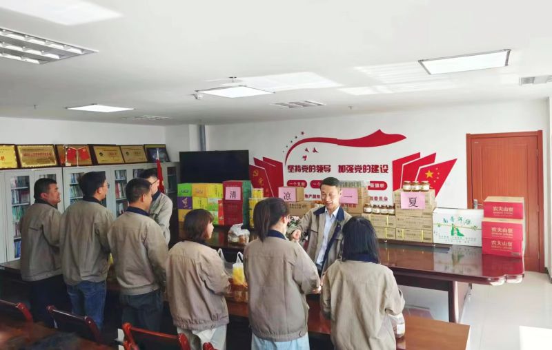 情系職工，夏送清涼&mdash;&mdash;朝物開(kāi)投公司開(kāi)展夏日送清涼活動(dòng)