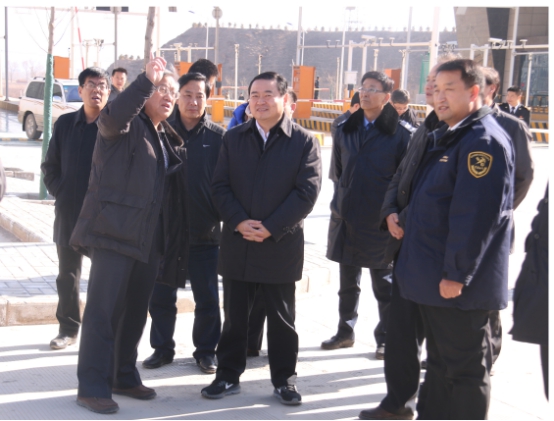 省委副書記、省長郝鵬視察青海曹家堡保稅物流中心