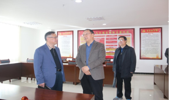 省委常委、省總工會主席馬吉孝等一行蒞臨青海物產(chǎn)集團公司視察，調(diào)研指導(dǎo)道路貨運企業(yè)建會、貨運司機入會等工作