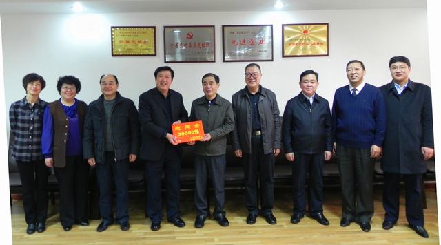 省委常委、副省長(zhǎng)駱玉林慰問(wèn)物產(chǎn)集團(tuán)