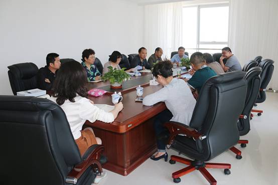 省商務(wù)廳副廳長朱小青協(xié)同西寧海關(guān)、省檢驗檢疫局一行深入企業(yè)就保稅物流中心封關(guān)運營