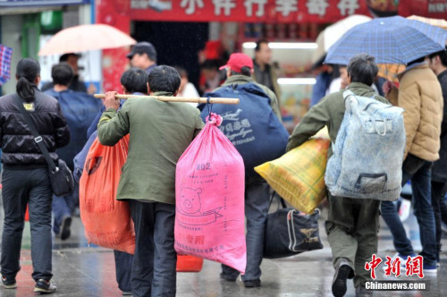 聚焦春節(jié)&ldquo;恐歸族&rdquo;：近鄉(xiāng)情怯，恐懼何來(lái)？(圖)