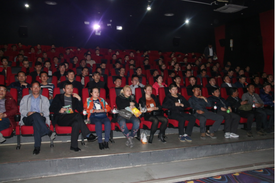 青物集團(tuán)黨委集中組織觀看優(yōu)秀紀(jì)錄片《厲害了，我的國》